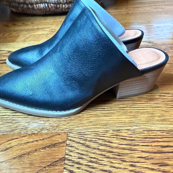 Universal Thread Shoes - Universal Thread Black Mules (NWT)